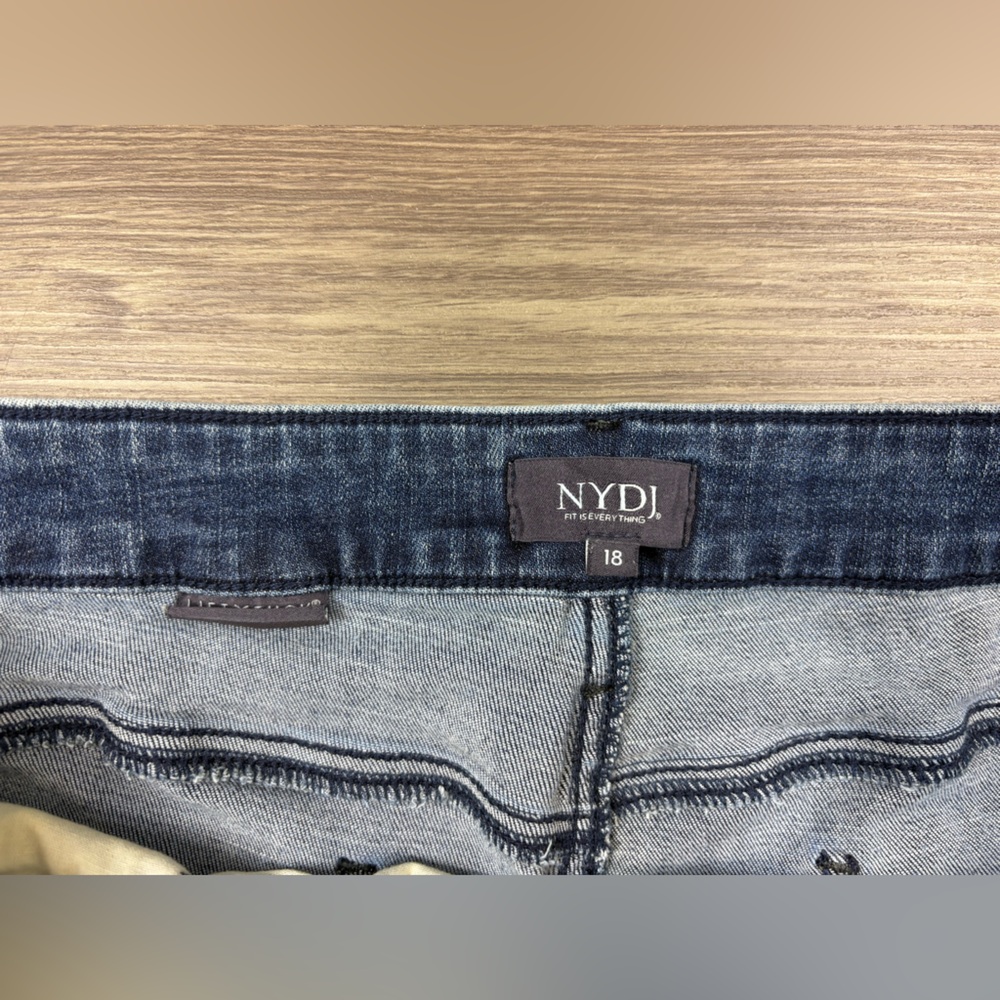 NYDJ Denim Shorts Size 18 - Picture 6 of 8